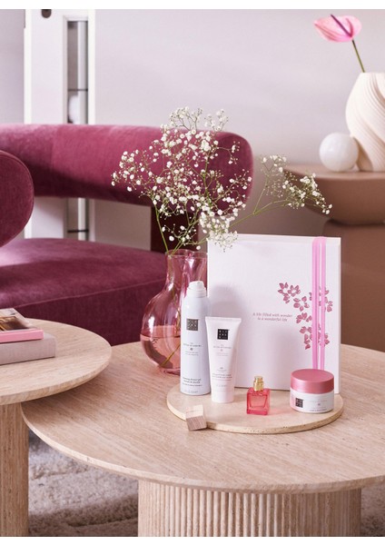 The Ritual Of Sakura Duş Köpüğü, Vücut Peelingi, Vücut Kremi ve Mini Parfüm Içeren Hediye Seti Medium indirimleri