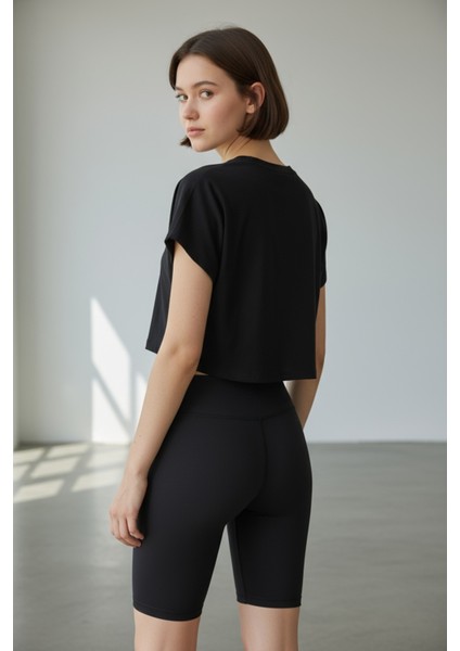 Siyah Kadın Ikili Takım – Basic Crop Üst ve Bisiklet Şort, Spor & Günlük Şık Stil - Siyah