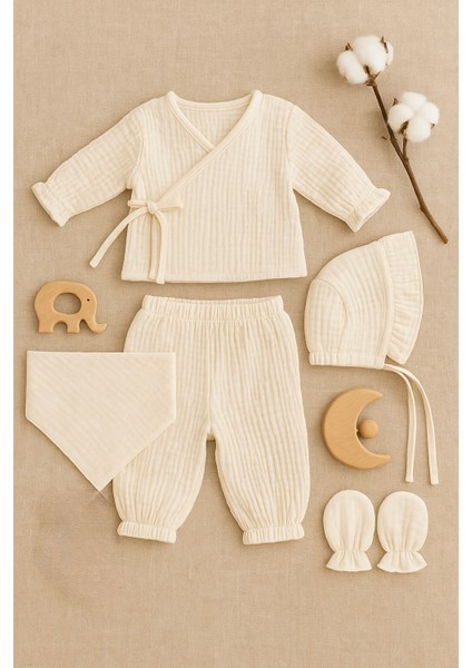 4 Katlı Müslin Yeni Doğan Seti Hastane Çıkışı (Alt Üst Bebek Kıyafeti-Eldiven-Şapka-Üçgen Önlük)