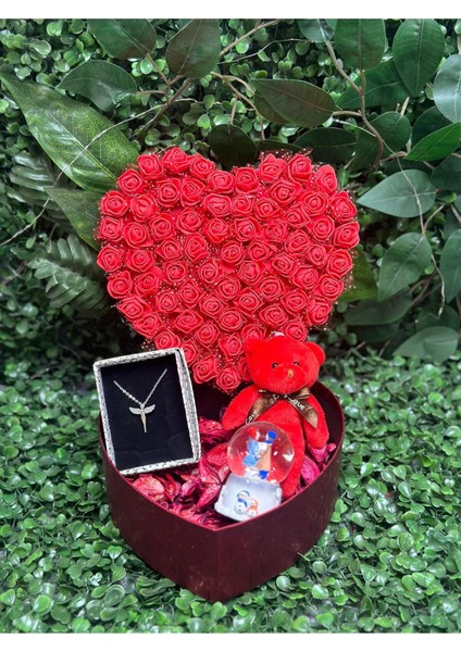 Güllü Kolyeli ve Kar Küresi ile Yılbaşı Hediye Kutusu Seti