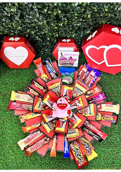 Romantik Kalpli Çikolata Kutusu ve Mini Ayıcık ile Sevgiliye Hediye