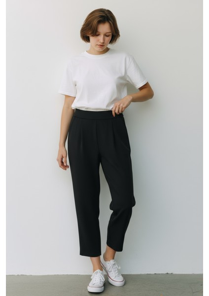 Elastik Bel Detaylı Rahat Kesim Kadın Kumaş Pantolon - Siyah
