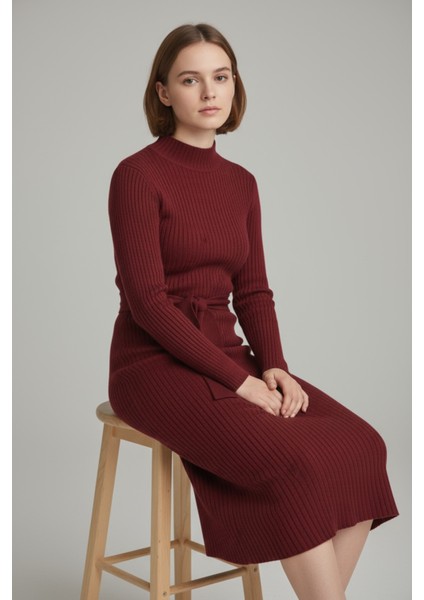 Kadın Fitilli Triko Kuşaklı Midi Elbise Yüksek Yaka, Uzun Kollu - Bordo