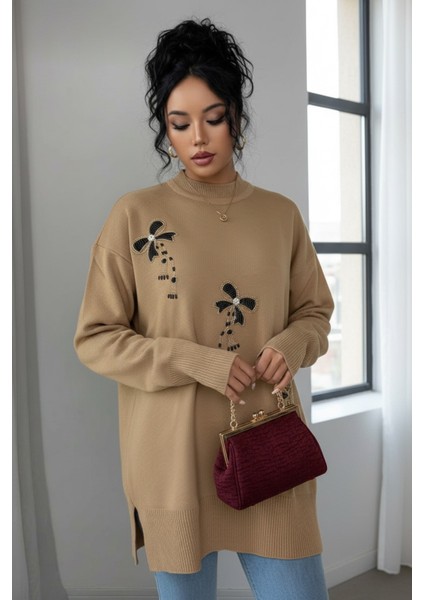 Çiçek Taş Işlemeli Uzun Kollu Triko Tunik Zarif ve Konforlu Günlük Kombinlere Uygun - Bej fiyatları