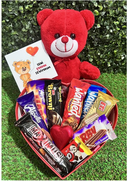 Kırmızı Peluş Ayıcık ve Kalp Kutuda Sevgi Dolu Atıştırmalıklar fiyatları