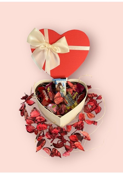 Çikolatalı Kalpli Hediye Kutusu, Sevgiliye Özel Günler Için Mükemmel Seçim