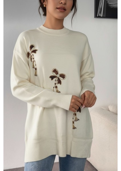 Çiçek Taş Işlemeli Uzun Kollu Triko Tunik Zarif ve Konforlu Günlük Kombinlere Uygun - Ekru