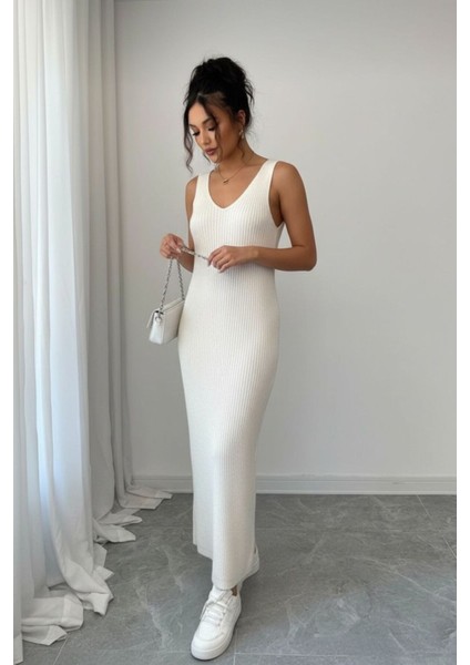 Kadın Beyaz Fitilli Triko Uzun Elbise – V Yaka Slim Fit Yazlık/kışlık Model fiyatları