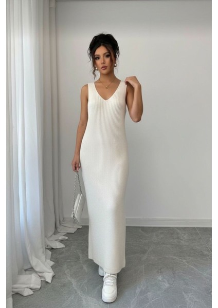 Kadın Beyaz Fitilli Triko Uzun Elbise – V Yaka Slim Fit Yazlık/kışlık Model modelleri