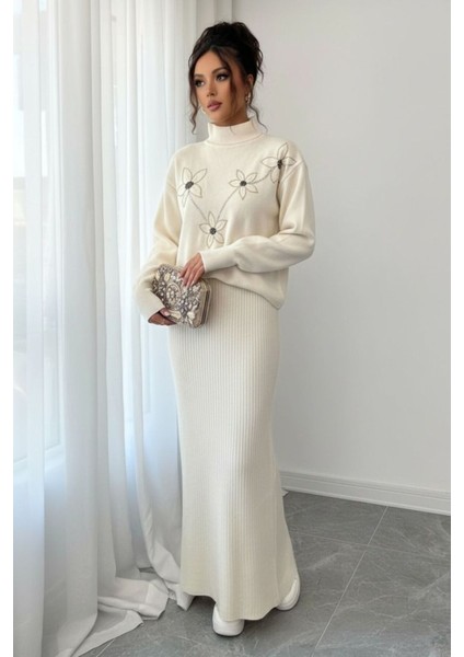 Kadın Beyaz Fitilli Triko Uzun Elbise – V Yaka Slim Fit Yazlık/kışlık Model fırsatları