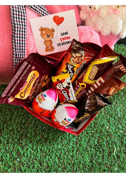 Sevgiliye Hediye: Pembe Ayıcık, Çikolatalı Kalp Kutu ve Buket fiyatları