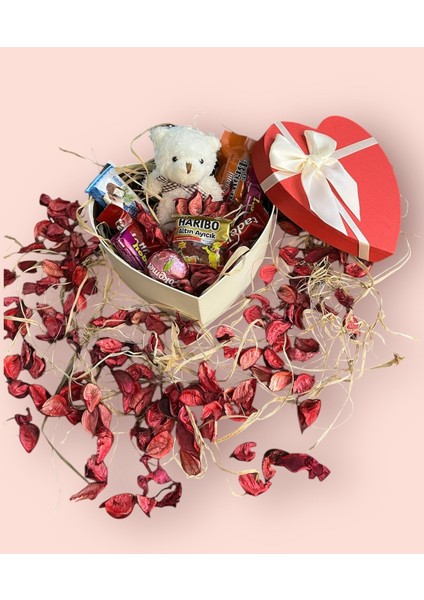 Sevgiliye Ayıcıklı Çikolatalı Kalp Hediye Kutusu ve Sepeti fiyatları
