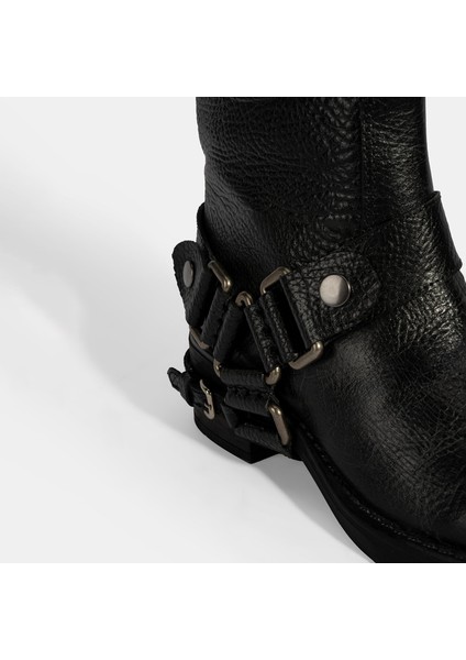 Kadın Siyah Metal Aksesuarlı Deri Biker Bot