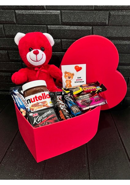 Kırmızı Ayıcık ve Nutella’lı Kalp Kutulu Sevgili Hediye Seti