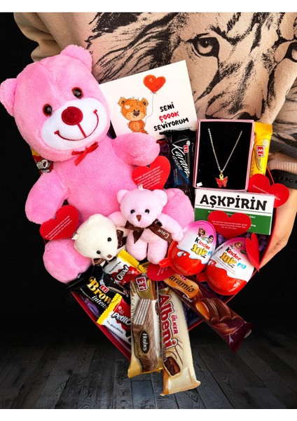 Pembe Ayıcıklı ve Minik Ayıcıklarla Çikolata Dolu Kolyeli Hediye Kutusu fiyatları