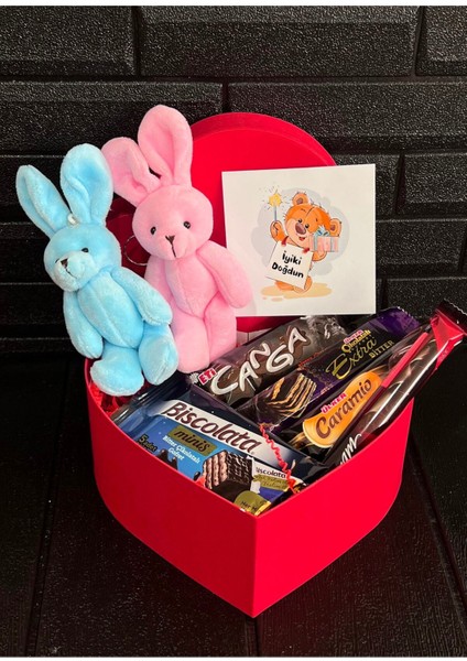 Kalp Kutuda Tatlı Tavşanlar ve Bitter Çikolatalar Hediye Seti