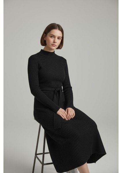 Kadın Fitilli Triko Kuşaklı Midi Elbise Yüksek Yaka, Uzun Kollu - Siyah