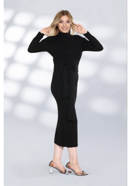 Kendinden Kuşaklı Düz Çizgili Tasarımlı Kısa Triko Rahat Elbise Şık ve Moderen - Siyah
