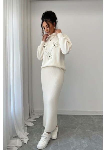 Kadın Beyaz Fitilli Triko Uzun Elbise – V Yaka Slim Fit Yazlık/kışlık Model