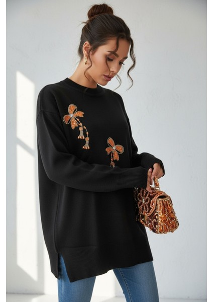 Çiçek Taş Işlemeli Uzun Kollu Triko Tunik Zarif ve Konforlu Günlük Kombinlere Uygun - Siyah