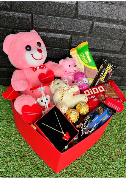 Romantik Kalp Kutuda Çikolata, Ayıcık, Kolye ve Aşk Sözleri Seti