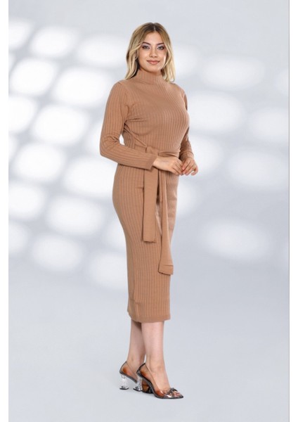 Kendinden Kuşaklı Düz Çizgili Tasarımlı Kısa Triko Rahat Elbise Şık ve Moderen - Bej