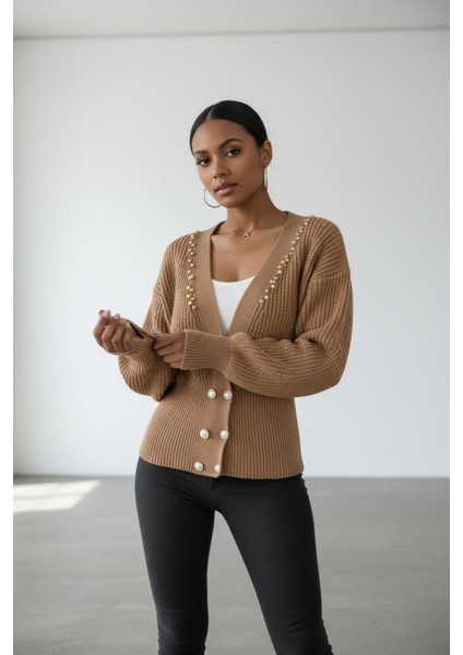 Kadın Vizon Incili Triko Hırka – V Yaka, Çift Sıra Inci Düğmeli, Rahat Kalıp