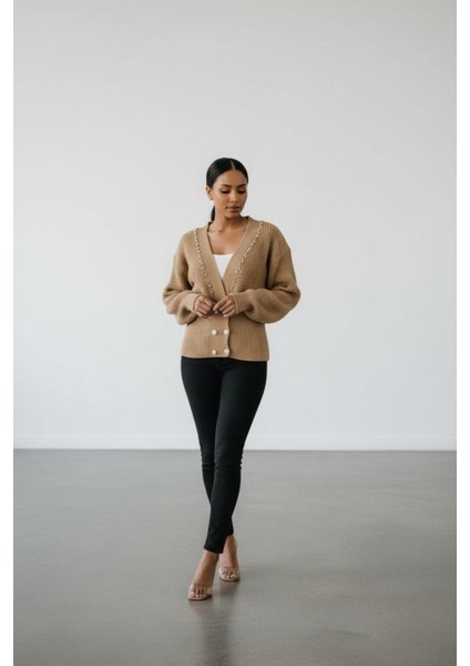 Kadın Vizon Incili Triko Hırka – V Yaka, Çift Sıra Inci Düğmeli, Rahat Kalıp fiyatları