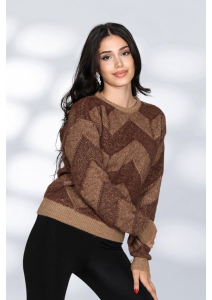 Kadın Yuvarlak Yaka Rahat Kalıp Şık Desenli Tüylü Triko Kazak - Kahverengi