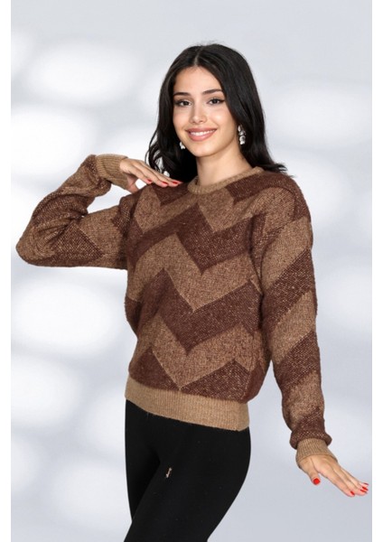 Kadın Yuvarlak Yaka Rahat Kalıp Şık Desenli Tüylü Triko Kazak - Kahverengi fiyatları