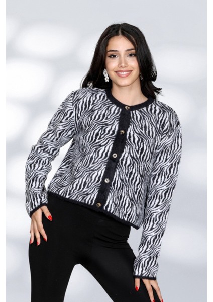 Tüylü Zebra Desen Detaylı Inicili Düme Moderen ve Rahat Kalıp Triko Hırka - Siyah modelleri
