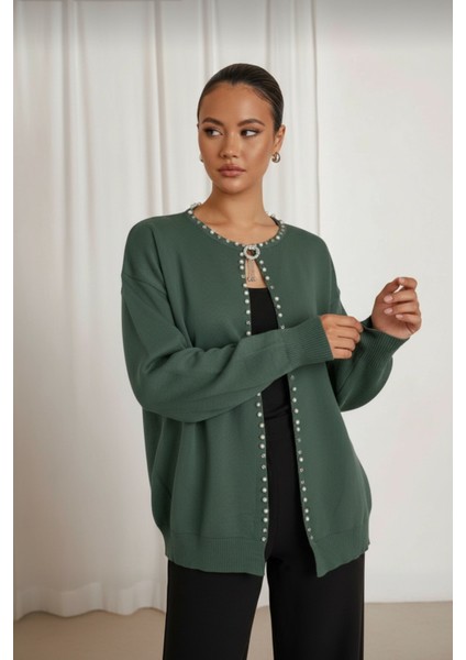 Inci Düğme ve Taş Işleme Detaylarıyla Zarif Görünüm Sunan Modern Tasarım Triko Hırka - Çağla fiyatları