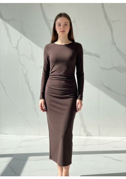 Uzun Kollu Vücuda Oturan Siyah Midi Elbise – Şık Gece & Günlük Model