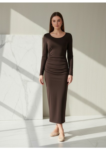 Uzun Kollu Vücuda Oturan Siyah Midi Elbise – Şık Gece & Günlük Model modelleri