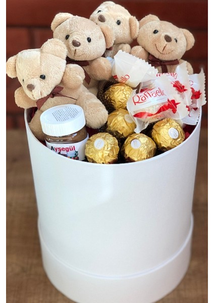 Beyaz Silindir Kutuda Sevimli Ayıcık ve Çikolatalar Seti fiyatları