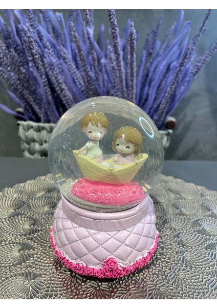 Sevimli Çocuk Temalı Işıklı Kar Küresi ve Müzik Kutusu Püskürtmeli Büyük Boy fiyatları