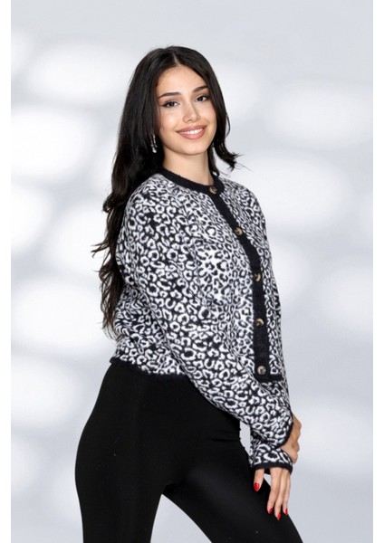Tüylü Leopar Detay Inicili Düme Moderen ve Rahat Kalıp Triko Hırka - Siyah