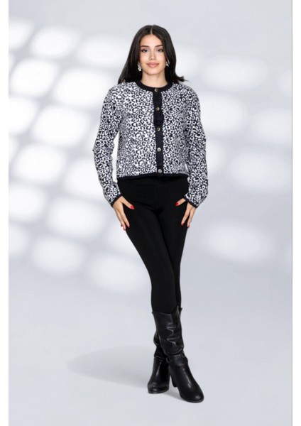 Tüylü Leopar Detay Inicili Düme Moderen ve Rahat Kalıp Triko Hırka - Siyah fiyatları