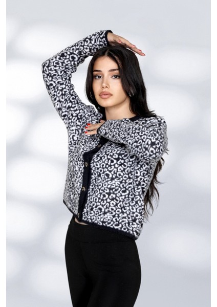 Tüylü Leopar Detay Inicili Düme Moderen ve Rahat Kalıp Triko Hırka - Siyah modelleri