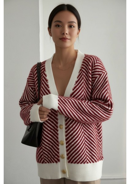 Kadın Düğme Detaylı Günlük ve Ofis Şıklığı Yumoş Oversize Trıko Süveter Hırka - Kırmızı