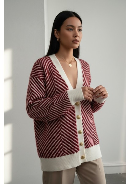 Kadın Düğme Detaylı Günlük ve Ofis Şıklığı Yumoş Oversize Trıko Süveter Hırka - Kırmızı fiyatları