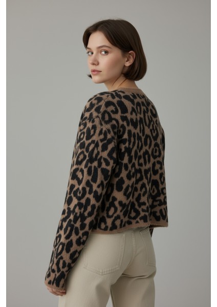 Tüylü Leopar Detay Inicili Düme Moderen ve Rahat Kalıp Triko Hırka - Kahverengi fırsatları