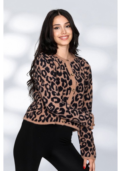 Tüylü Leopar Detay Inicili Düme Moderen ve Rahat Kalıp Triko Hırka - Kahverengi