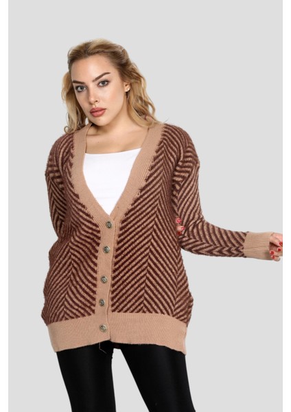 Kadın Düğme Detaylı Günlük ve Ofis Şıklığı Yumoş Oversize Trıko Süveter Hırka - Kahverengi