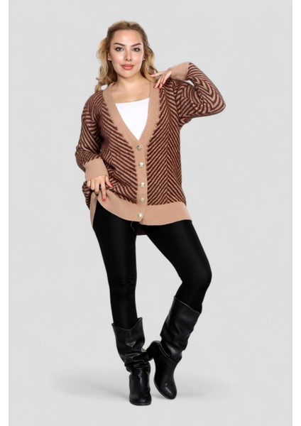 Kadın Düğme Detaylı Günlük ve Ofis Şıklığı Yumoş Oversize Trıko Süveter Hırka - Kahverengi modelleri