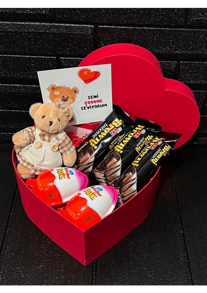 Sevgiliye Hediye Kalp Kutuda Elbiseli Mini Ayıcık ve Çikolatalar Seti fiyatları