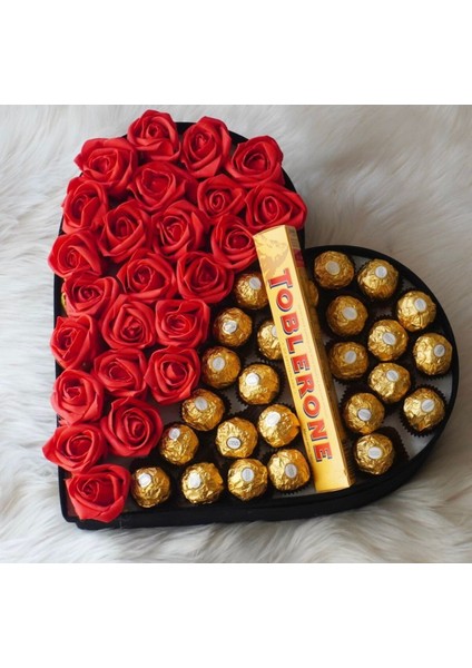 Kırmızı Kalpli Kutuda Çikolata ve Ayıcık Hediye Seti, Sevgi Dolu Anlar
