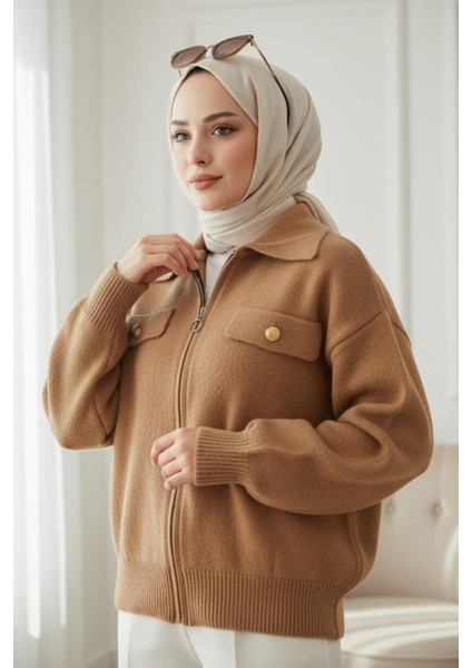 Kadın Vizon Fermuarlı Triko Ceket – Cepli, Altın Düğme Detaylı, Rahat Kalıp