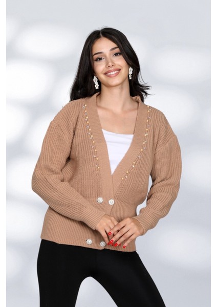Modern Tarz Çift Sıra Düğme Detaylı Taş Süslemeli V Yaka Triko Hırka - Bej