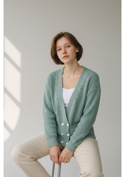 Modern Tarz Çift Sıra Düğme Detaylı Taş Süslemeli V Yaka Triko Hırka - Yeşil